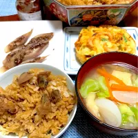 ハマグリの炊き込みご飯とキャベツの味噌汁もろもろで夜ご飯