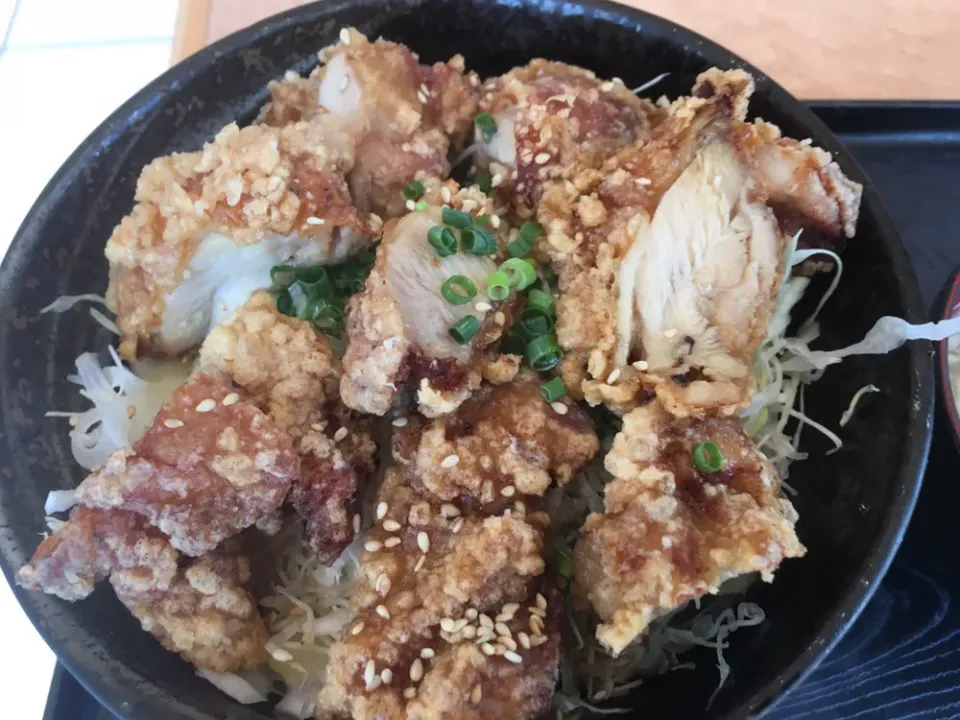 今日の昼飯は唐揚げ丼|フージさん