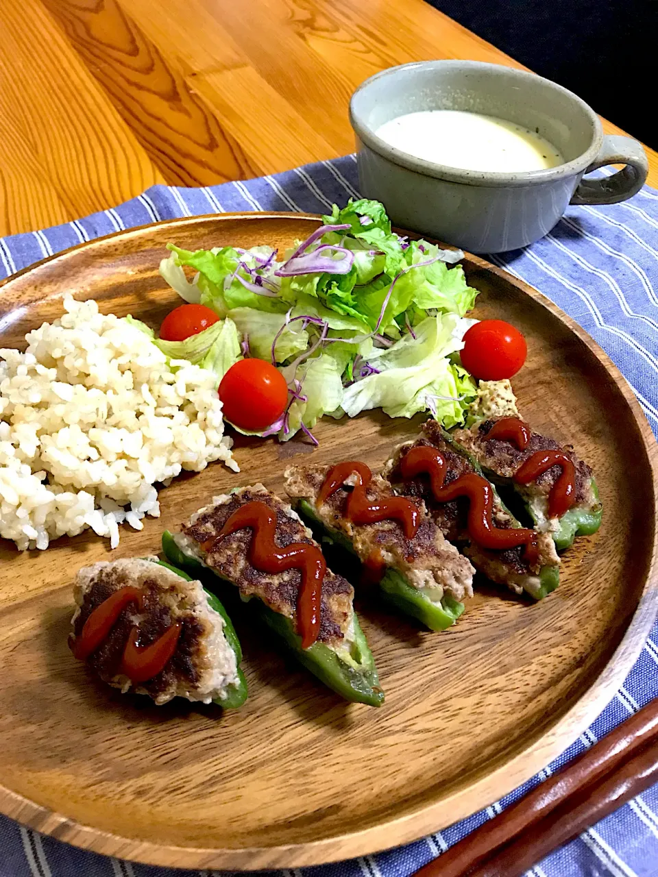 ピーマンの肉詰め、冷たいコーンスープ|sayaさん