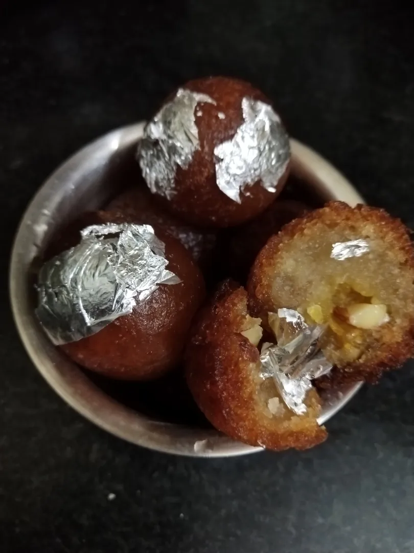 Snapdishの料理写真:Gulab jamun|Tanuさん