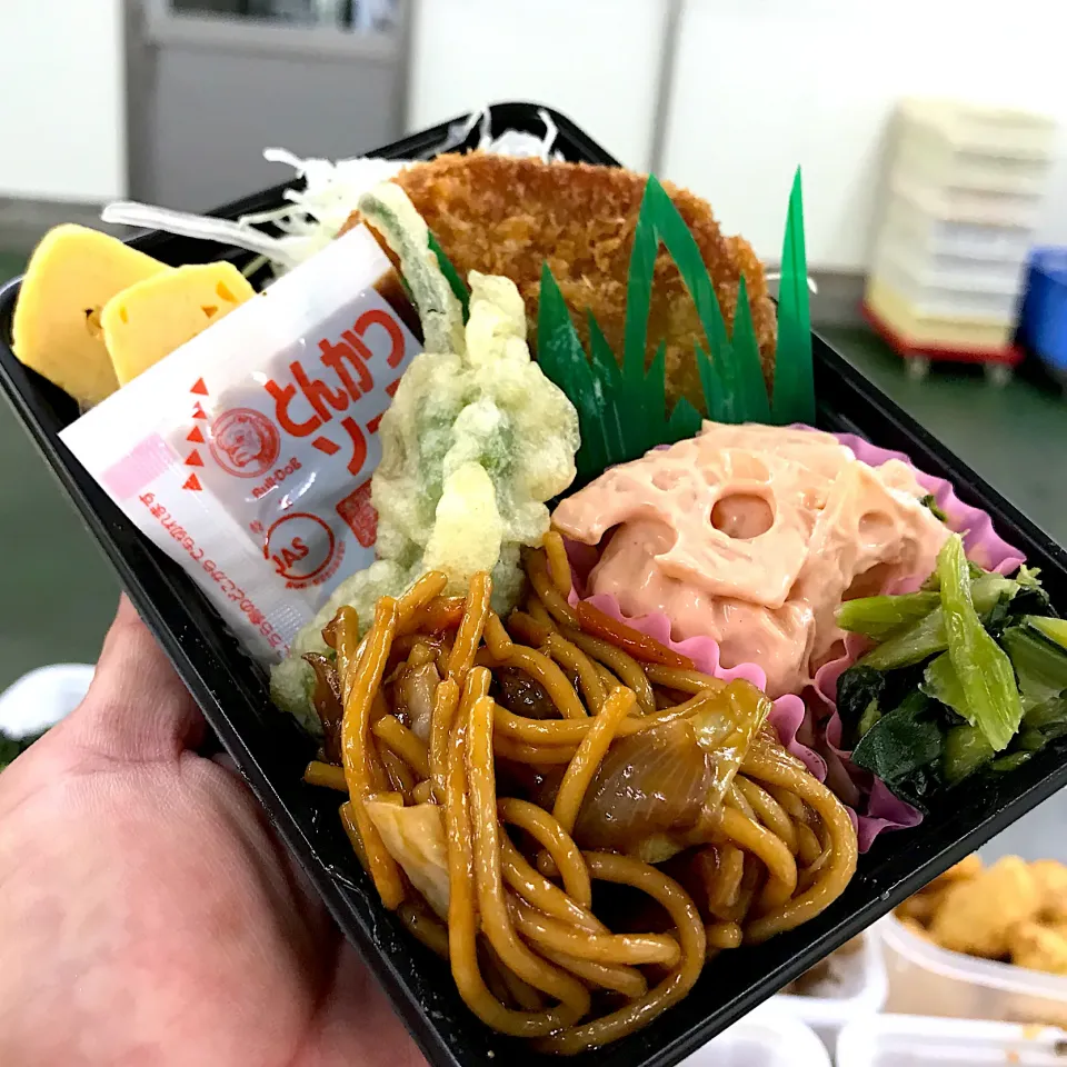 Snapdishの料理写真:チキンカツお弁当|mihooobuuさん