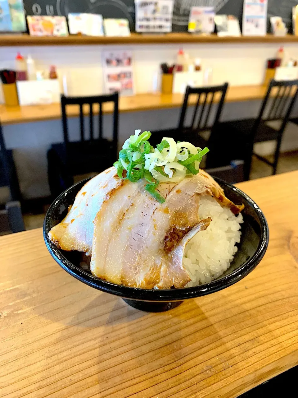 山盛りごはんにチャーシュー丼(厚切り)|颯爽の遊び場さん