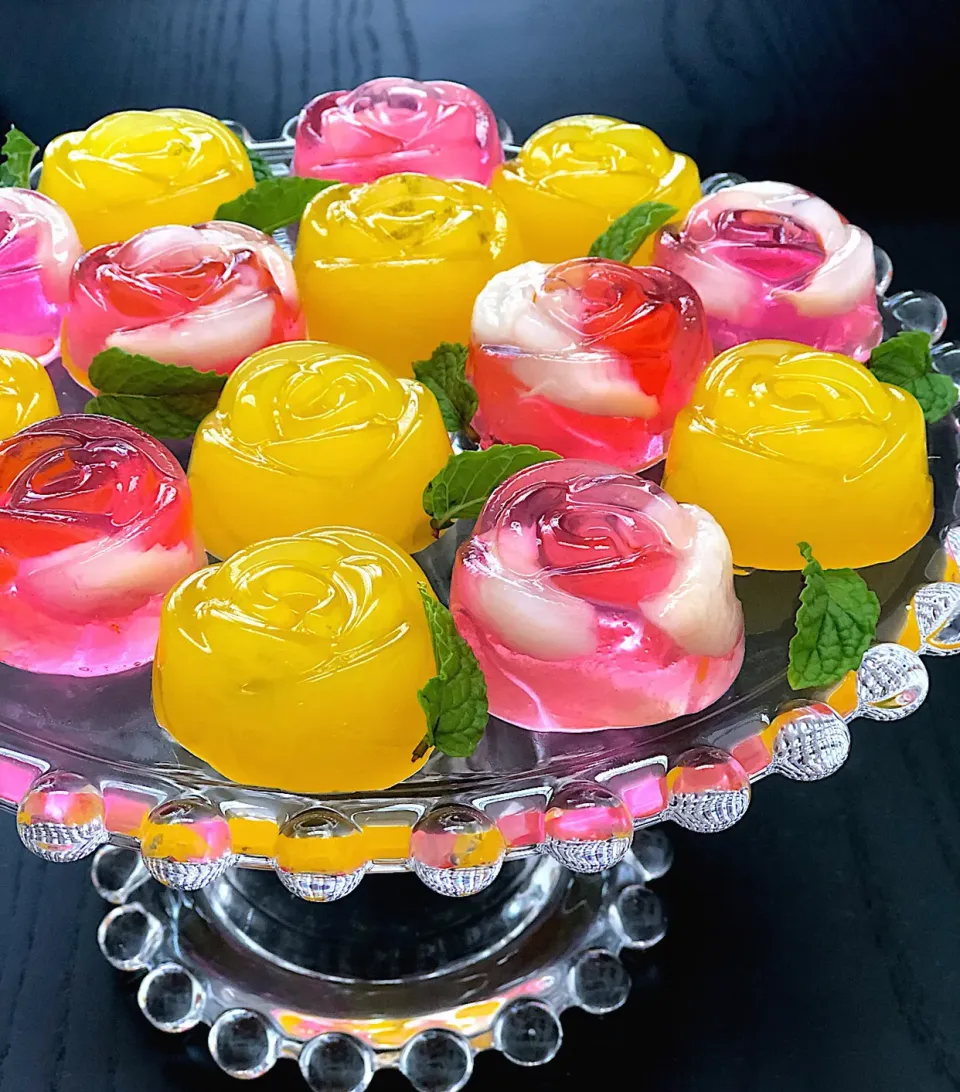 Snapdishの料理写真:Rose/lychee, mango konnyaku jelly|12Dragonさん