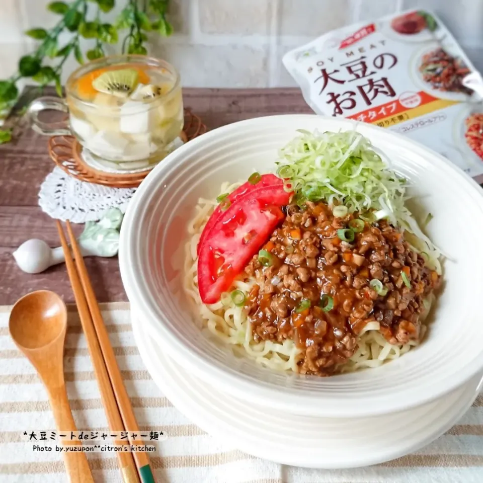 大豆ミートとシャキシャキ野菜のジャージャー麺&フルーツ杏仁|ゆずぽんさん