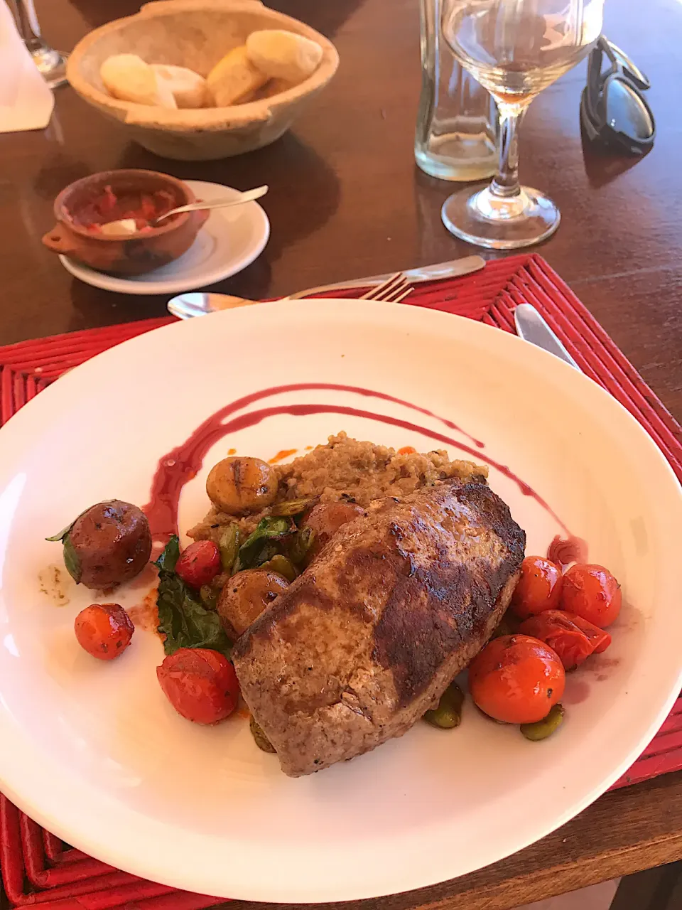 Bife de llama con puré de quinoa y vegetales de estación|Carolina Paula Brionさん