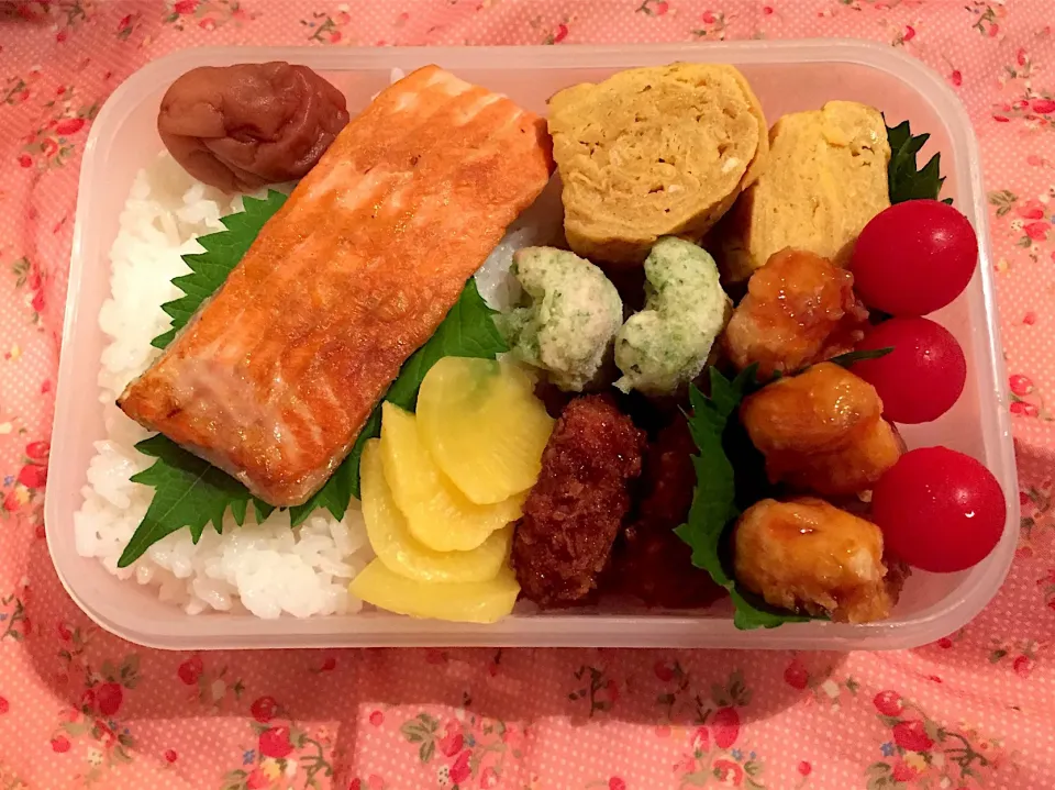 Snapdishの料理写真:2019年9月3日
旦那さんのお弁当🍱👨‍✈️👨‍🔧👷🏻‍♂️🚊💪🏼✌️💞❤️|Kodomo Cookingさん