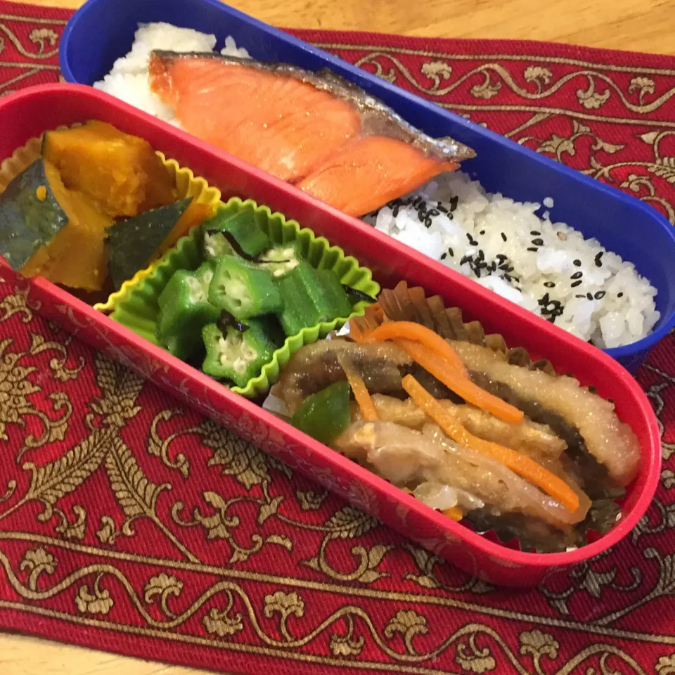 Snapdishの料理写真:鯵の南蛮漬けと、オクラの昆布和えと、南瓜の煮物と、焼き鮭弁当|もえさん