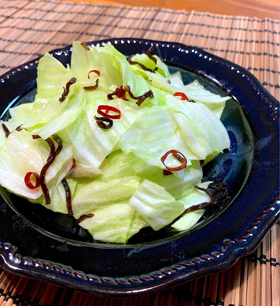 Kaorinboさんの料理 こんぶ茶で秒殺の旨さ♪パリパリおつまみキャベツ|rinrinさん