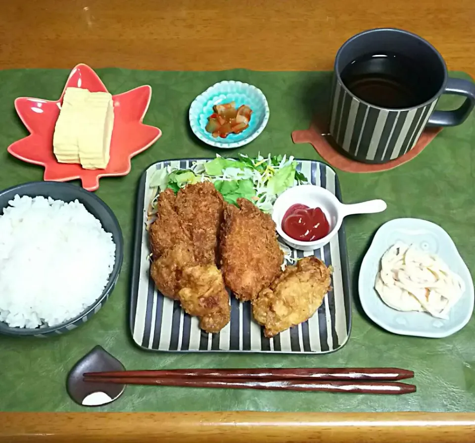 チキンフライと豚竜田🐔🐷晩ご飯🌃🎵|とししいたけさん