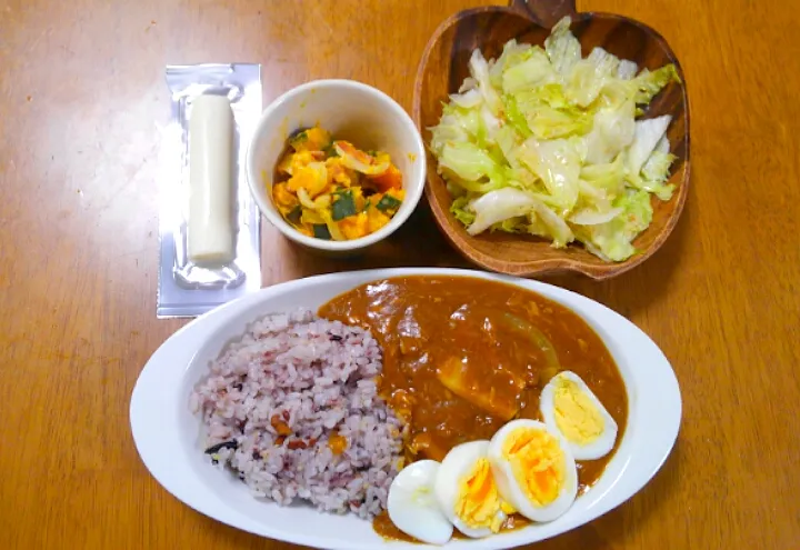 ８月１８日　ツナカレー　かぼちゃサラダ　やみつきレタス　チーズ|いもこ。さん