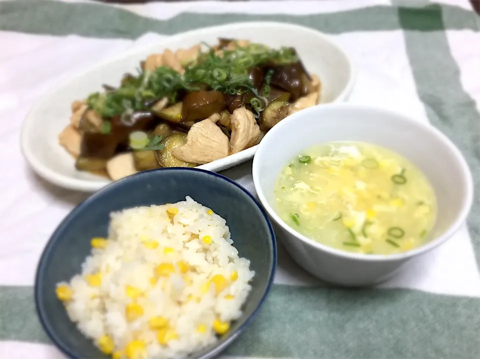 茄子と胸肉の甘酢炒め                                           コーンご飯🌽                                                       とうもろこしとかき玉の中華スープ|まるちゃんさん