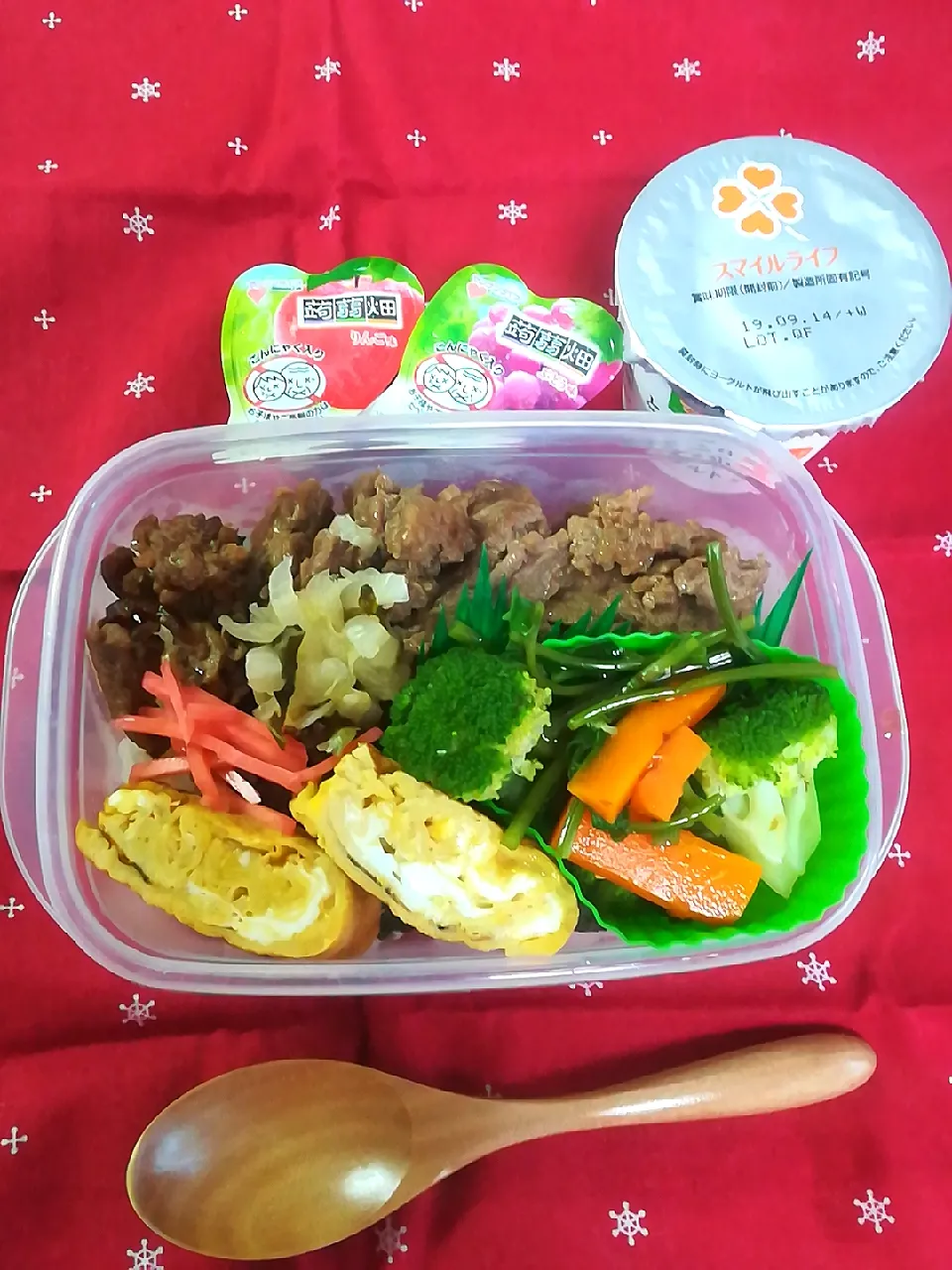 Snapdishの料理写真:牛肉のひき肉ステーキ弁当🍱|とにおさん