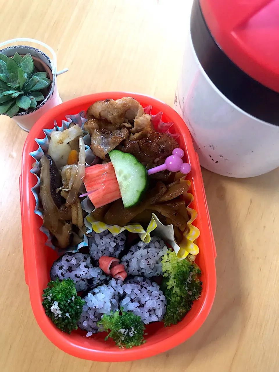 しそ海苔巻き メンマ煮 焼きそば 焼肉 ブロッコリー🥦弁当|Kumiko Kimuraさん