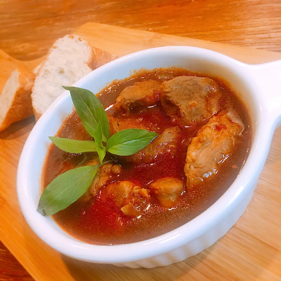 Spicy pork stew with tomato|Megan Linさん