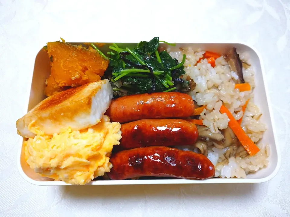 9/4のお弁当
キノコの混ぜご飯、カボチャのそぼろ煮
など|卯月さん