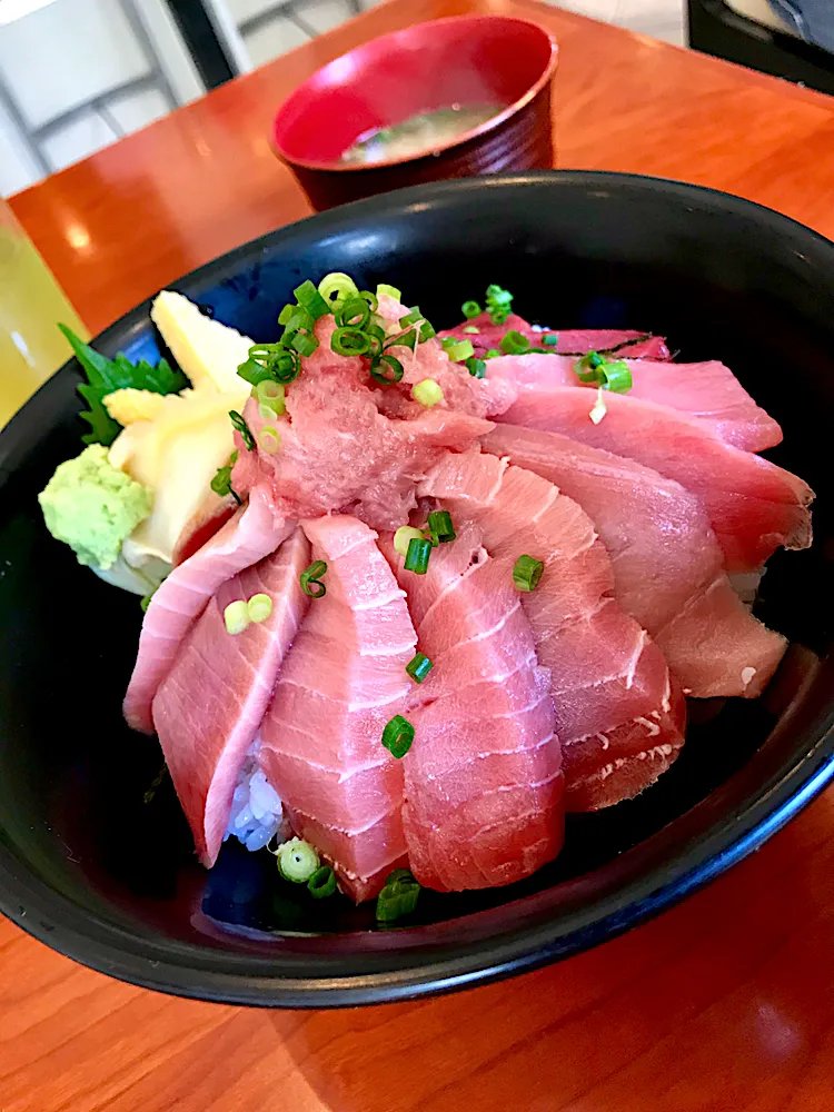 ✨漢の日替わりまぐろ丼✨|中さんさん