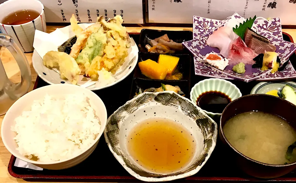 Snapdishの料理写真:今日の居酒屋ランチ                              #海鮮スタンド富                              ・天ぷら定食+ハイボール|mottomoさん