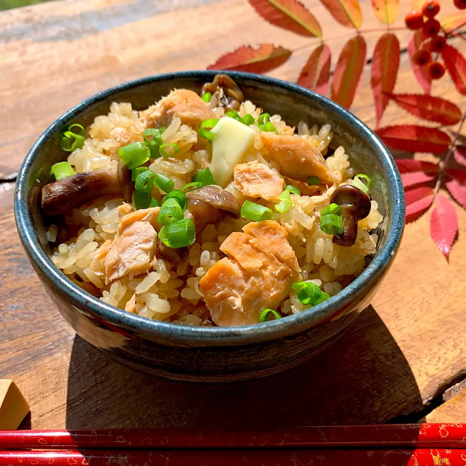 生秋鮭ときのこの炊き込みご飯|呑兵衛料理家 おねこさん