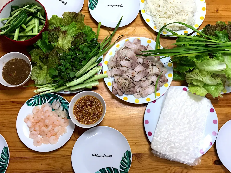 Snapdishの料理写真:Thịt luộc cuốn bánh tráng Việt Nam <3|Ha Kim Truc Quanさん