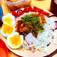 よだれ鶏のっけ冷やし中華〜仕上げに生オイスターソース〜