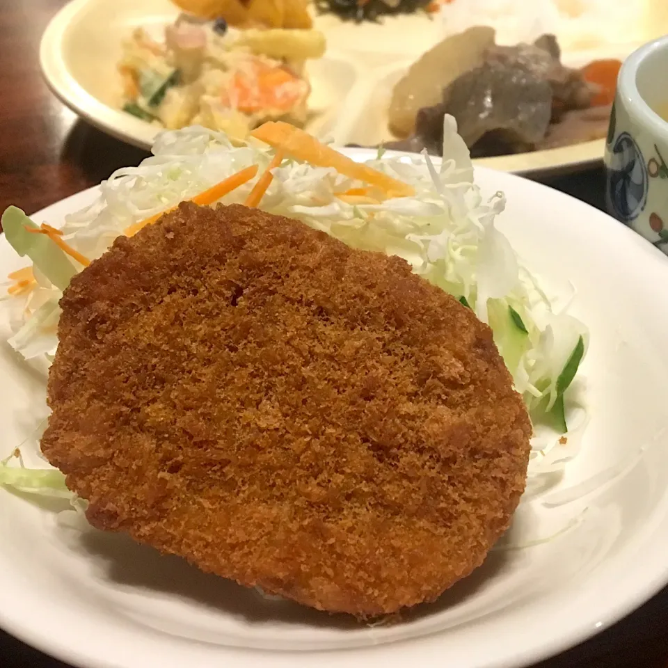 晩ごはん⭐️⭐️🔆                                             かぼちゃコロッケなど|ぽんたさん