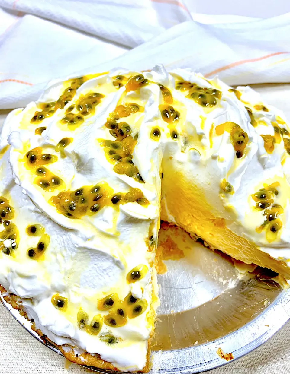 Passionfruit Meringue Pie|gonbenさん