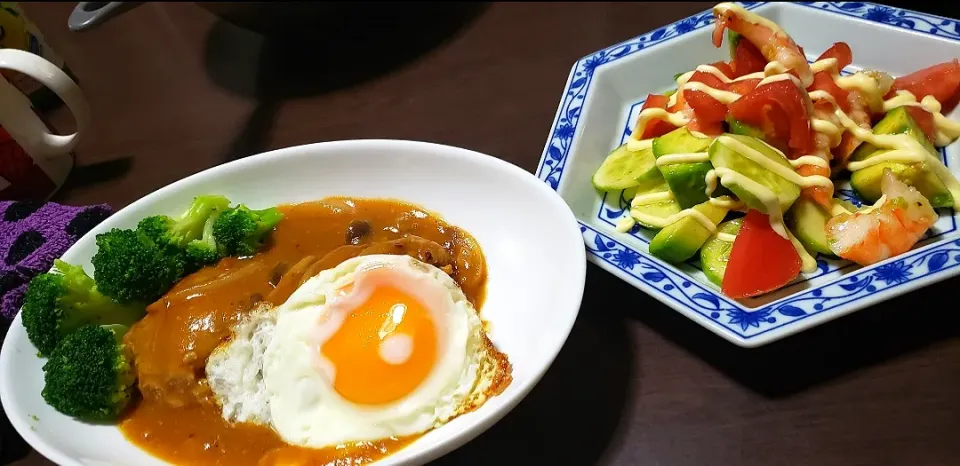 煮込みハンバーグ　エビアボカドのサラダ|ミチルさん