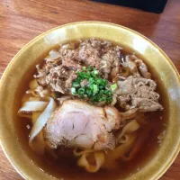 Snapdishの料理写真:名古屋市営地下鉄丸ノ内界隈「肉うどんさんすけ」の肉うどん|隆志さん