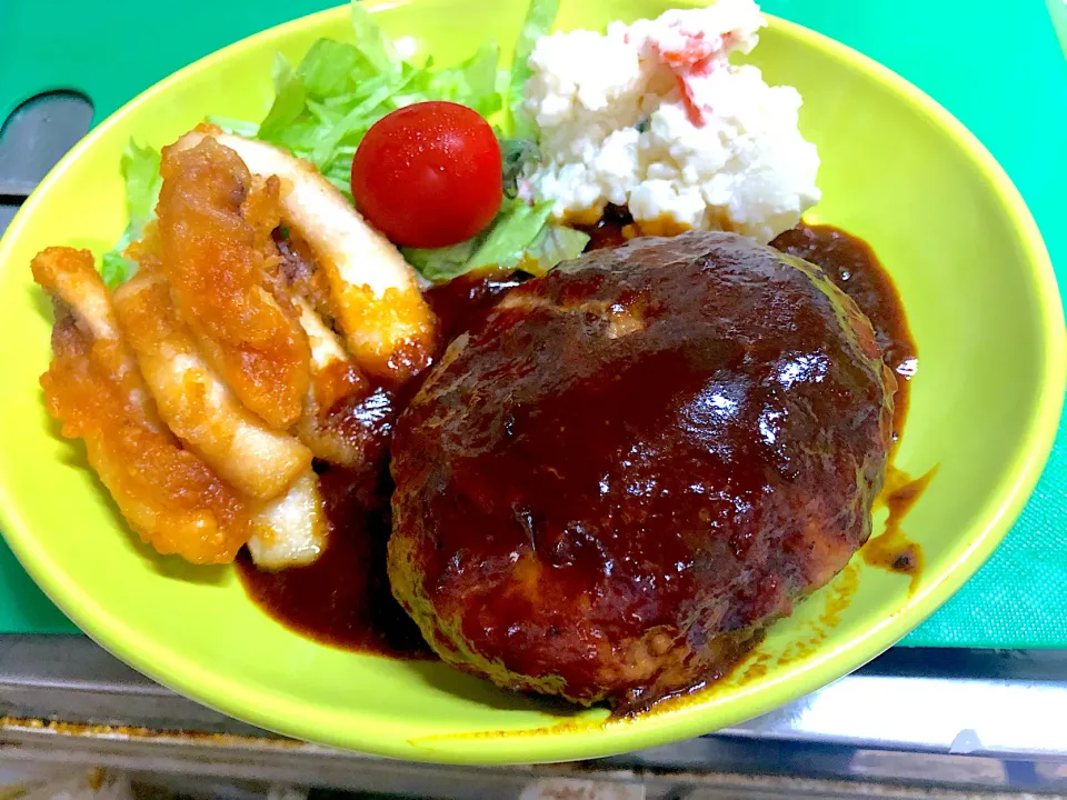 本日のご飯豚肉だけで作ったハンバーグ|げんちゃんさん