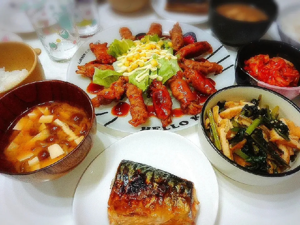 Snapdishの料理写真:夕食(^ー^)
えのきの肉巻き&レタスとコーンサラダ
塩サバ
小松菜と油揚げの煮浸し
お味噌汁(なめこ、豆腐)
キムチ|プリン☆さん