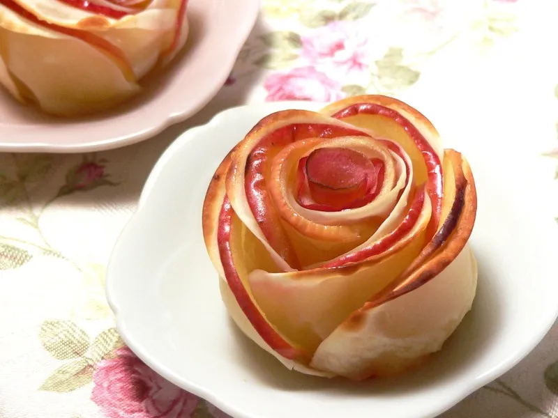 餃子の皮で作る、薔薇のアップルパイ！ 20分でできるレシピ #AllAbout|All About 料理レシピさん