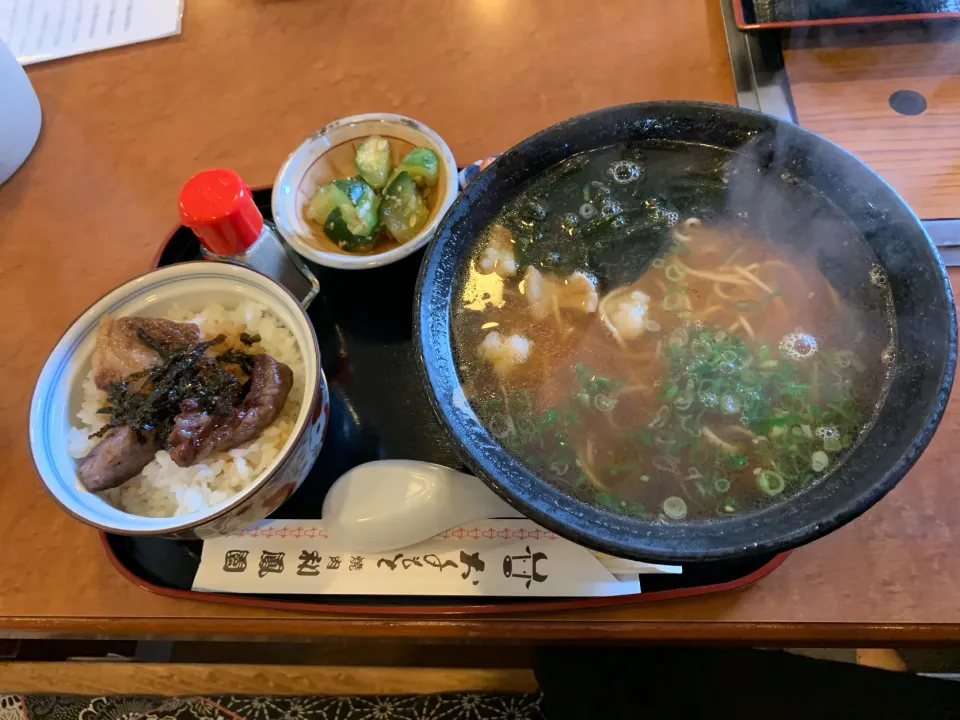 焼肉屋でラーメン|KUROMIさん