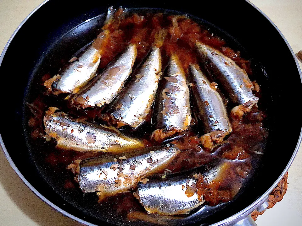 フライパンで骨まで食べれる鰯の梅煮 ‥クックパッドのお気に入りのレシピで|おさんどんさん