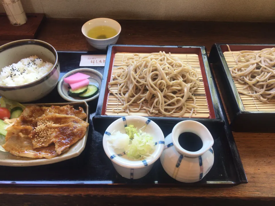 Snapdishの料理写真:十割手打ち田舎蕎麦はしもとさんのB定食
焼肉(タレは自家製)+ざる蕎麦(大盛り)|ひーちゃんさん