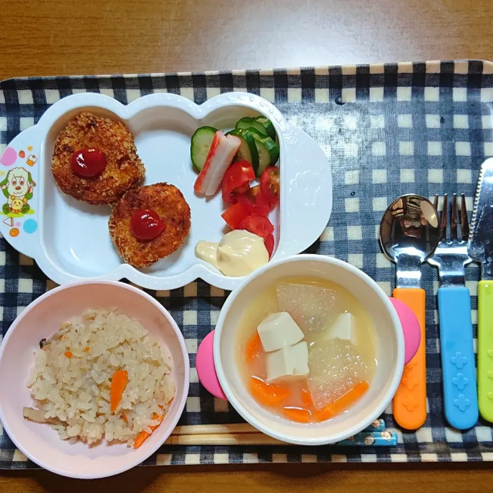 ある日の幼児食
野菜たっぷりかぼちゃコロッケ　炊き込みご飯　大根と人参の味噌汁|なおさん