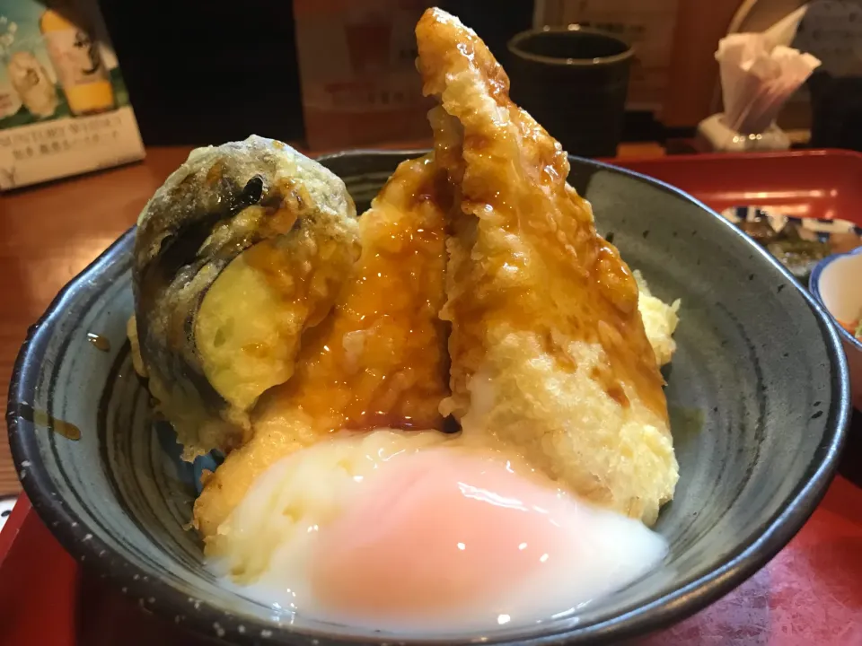 厚切りとり天丼 半熟卵のせ 黒酢たれ|なお🅿️さん