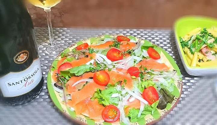 スモークサーモンのマリネ🥗
ベーコンとほうれん草のペンネ
  🍷|びせんさん