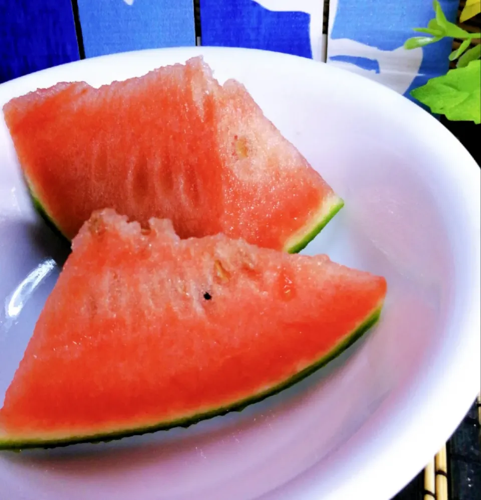 Snapdishの料理写真:北海道産　小玉🍉スイカ😍うま〜ぃ( ˘ ³˘)♥

皮が薄くて、甘く美味しいです(✿^‿^)|ペンギンさん