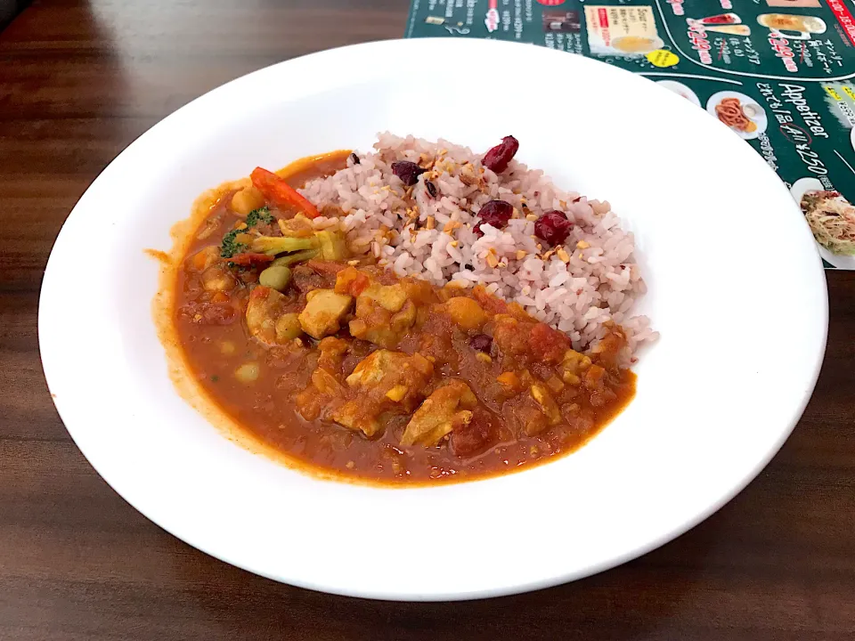 野菜の旨味! トマトとチキンのヘルシー雑穀カレーモーニング|マハロ菊池さん