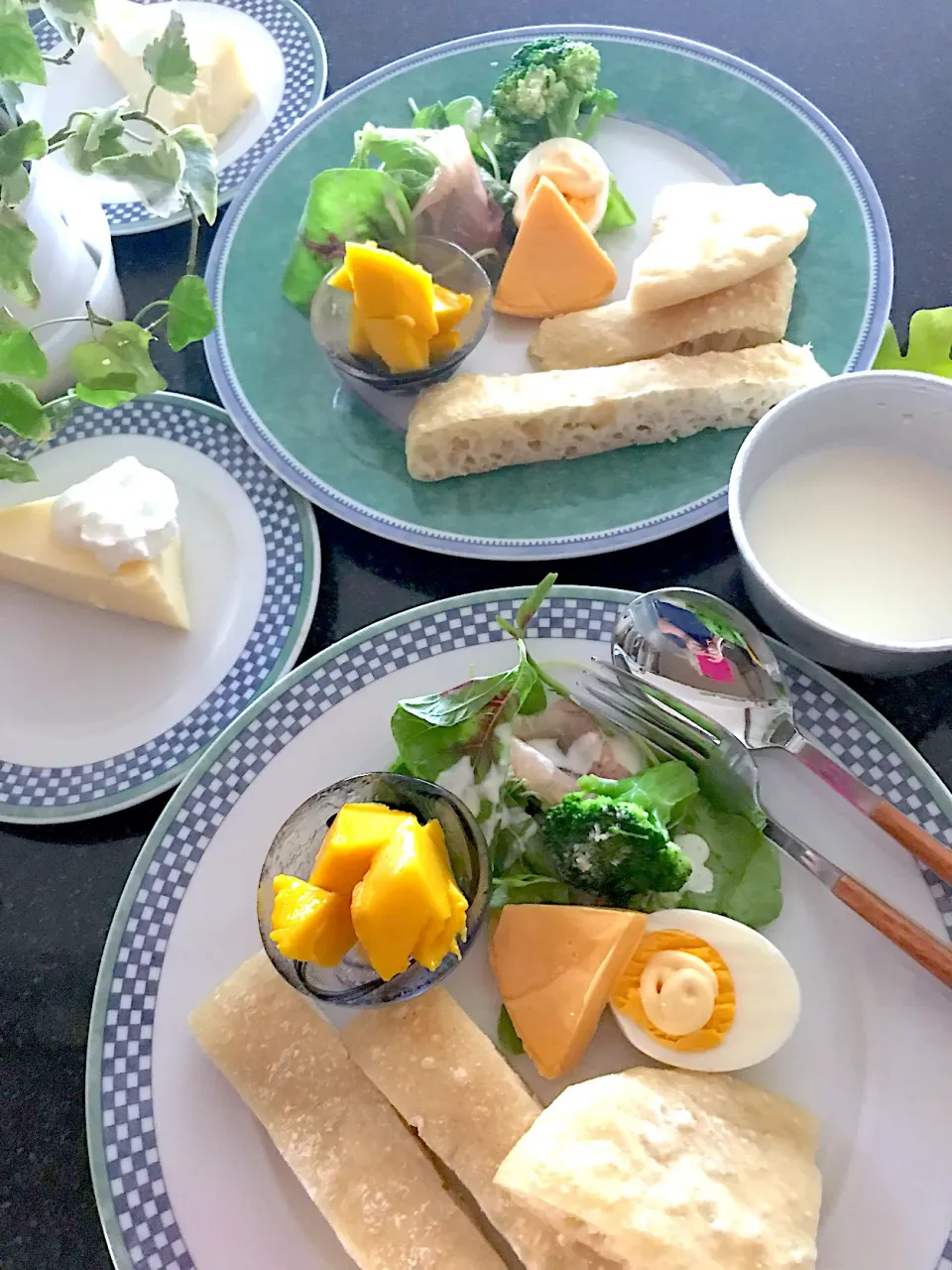 白チャバタと朝ごはん|シュトママさん