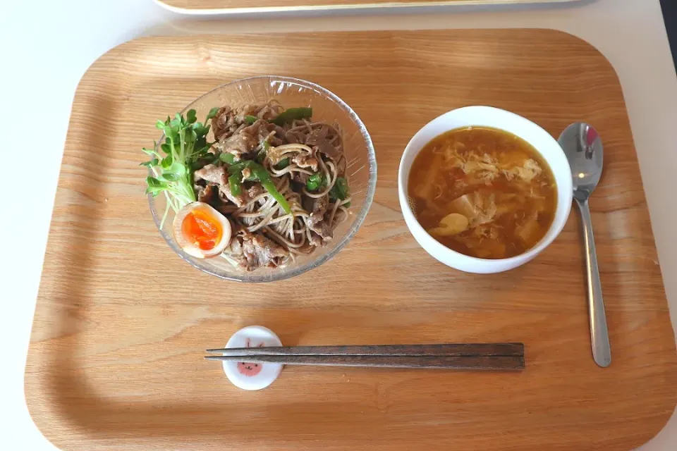 今日の昼食 牛肉の味噌炒め蕎麦、酸辣湯|pinknari🐰🌈さん