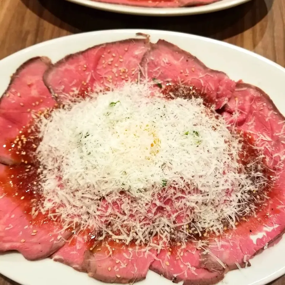 ローストビーフ丼　淡雪チーズのせ|まんまるこさん