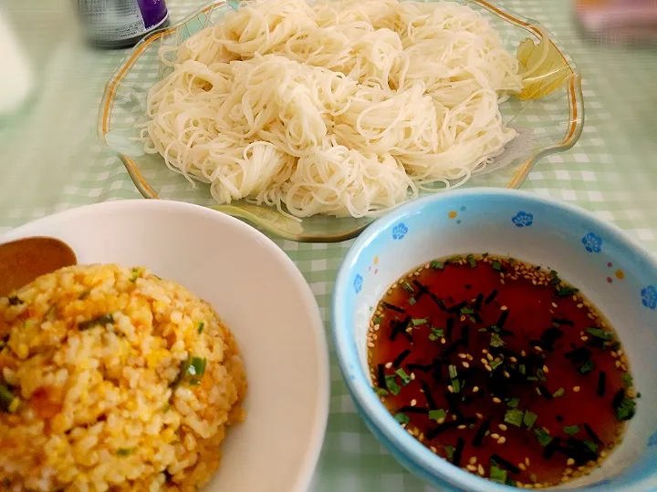 土曜日の昼ご飯😊
そうめん、チャーハン😊|Mitsuhiro.Sさん