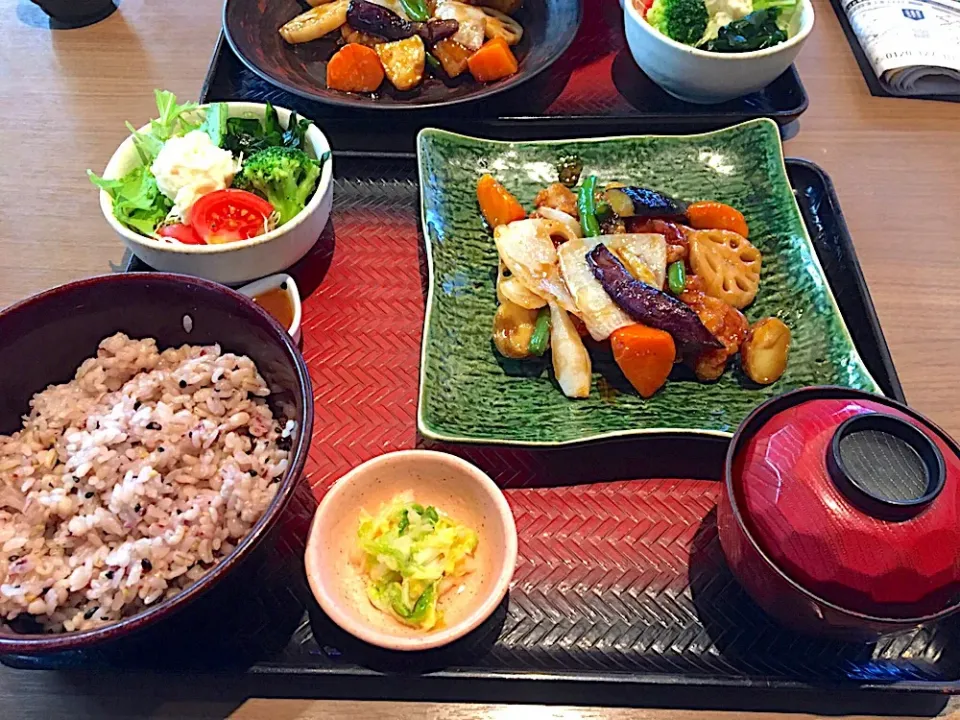 鶏と野菜の黒酢あん定食🍚🥢|haruさん