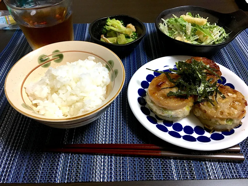 Snapdishの料理写真:レンコンはさみ焼き、水菜と揚げのクリームチーズサラダ、しめじとブロッコリーのナムル|ちぐあささん