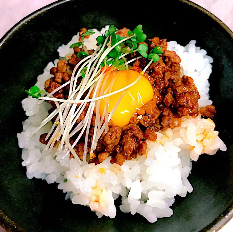 Snapdishの料理写真:麻婆風肉味噌丼|かっちゃん杉さん