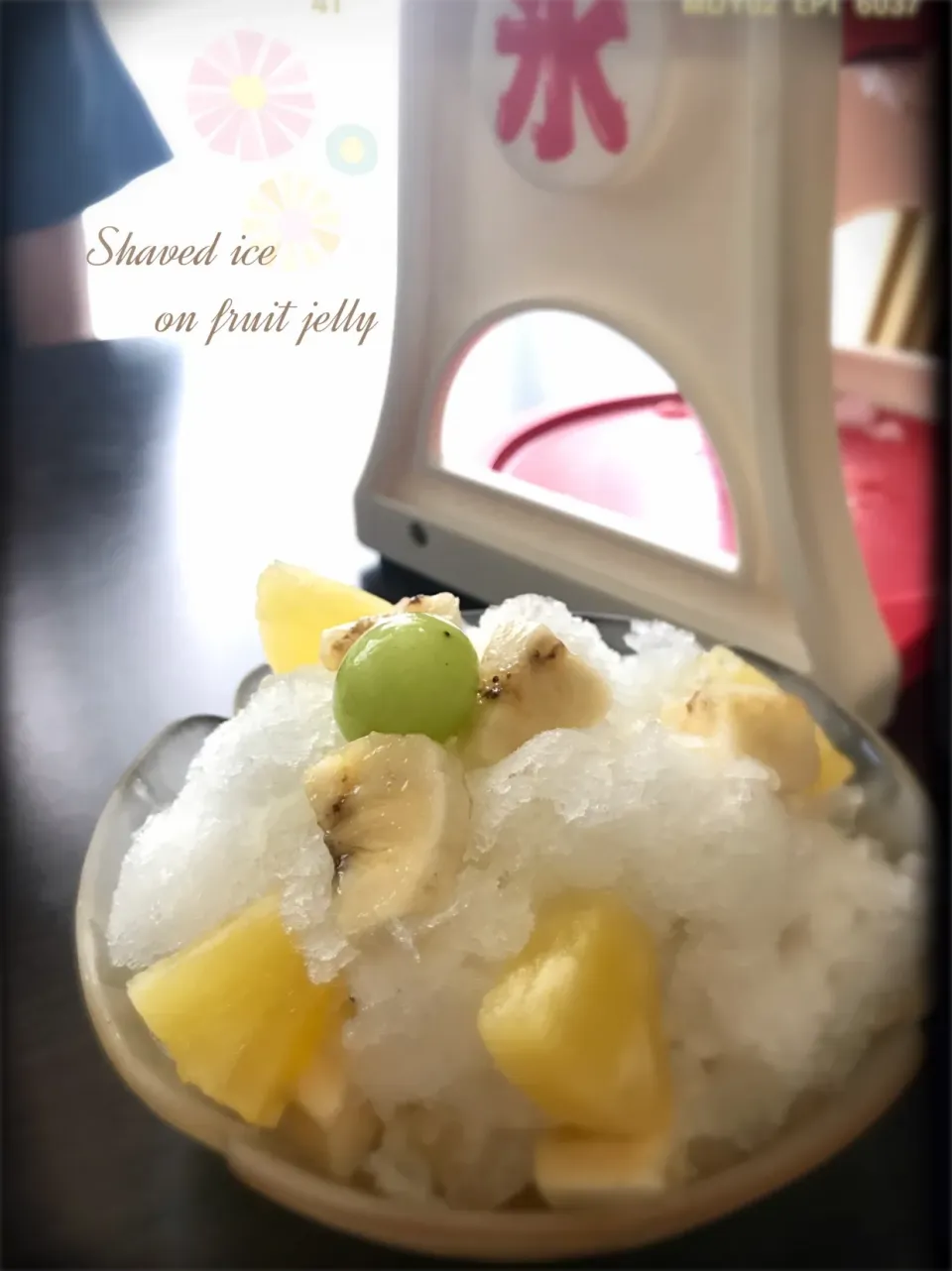 Snapdishの料理写真:フルーツゼリーの上にかき氷のせたら美味かった🌸|はやちんさん