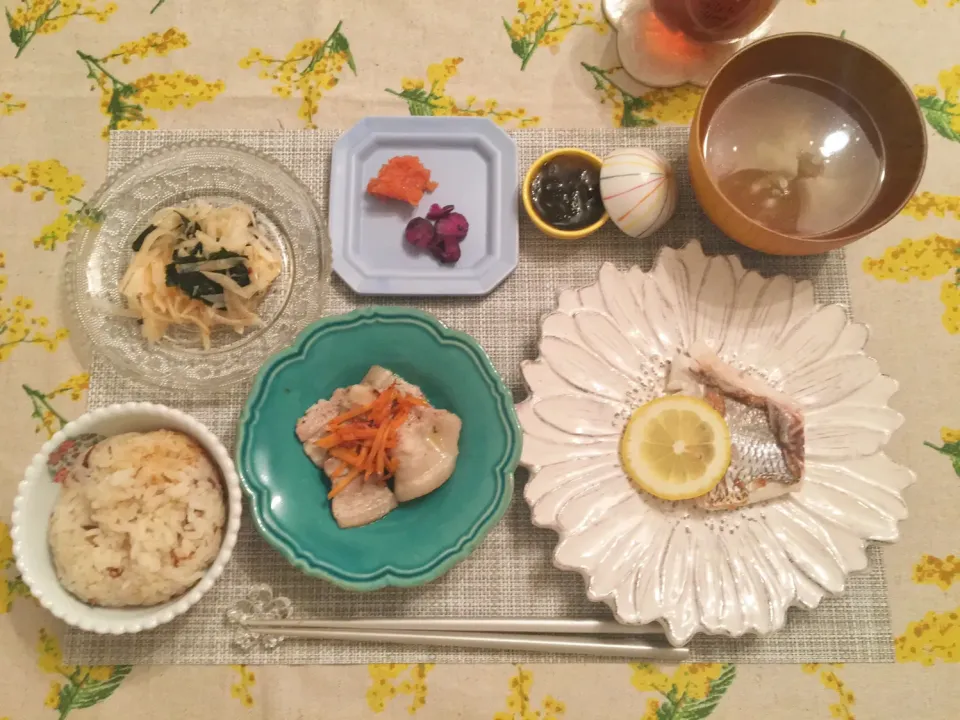 鯛のレモンソース
豚バラ炒め
大根サラダ
もずく酢
お漬物
お味噌汁|maiさん