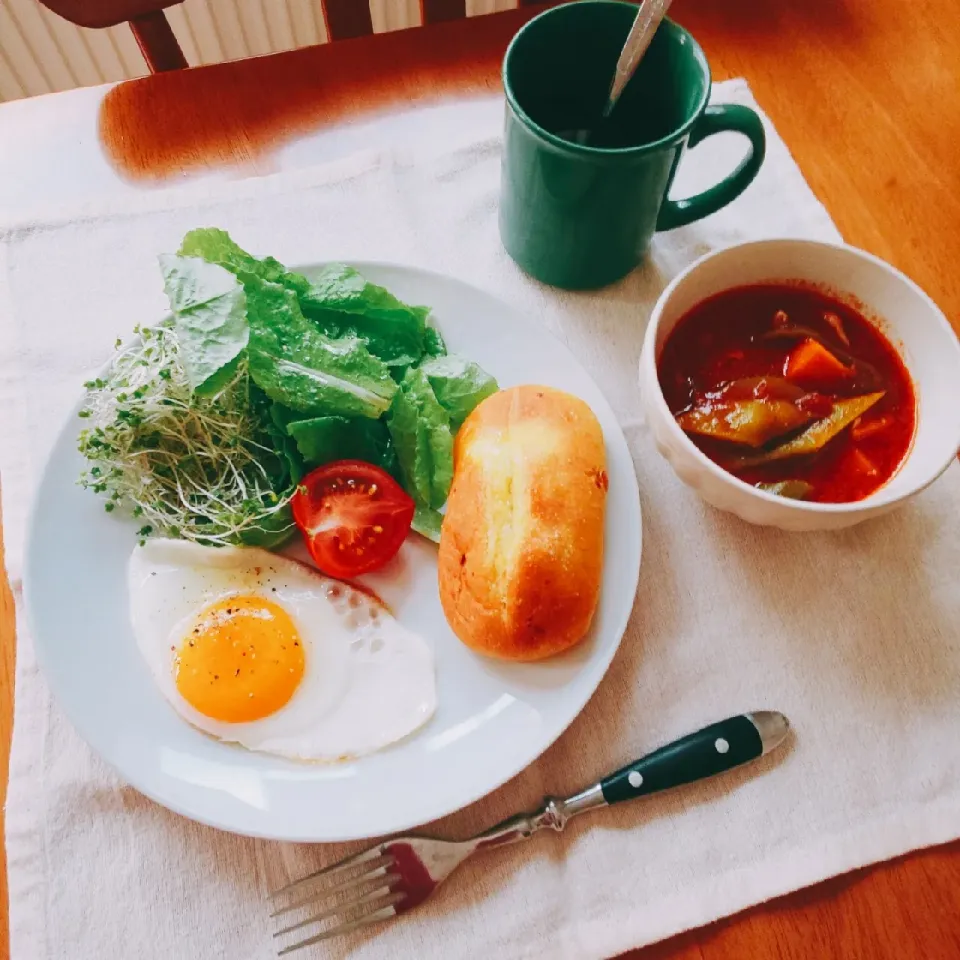 ハチミツパンで朝ごはん|えるえるさん