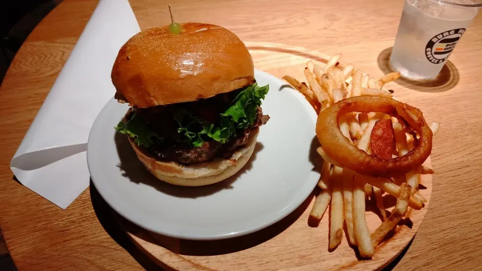 夕飯はハンバーガー🍔|アクちゃんさん